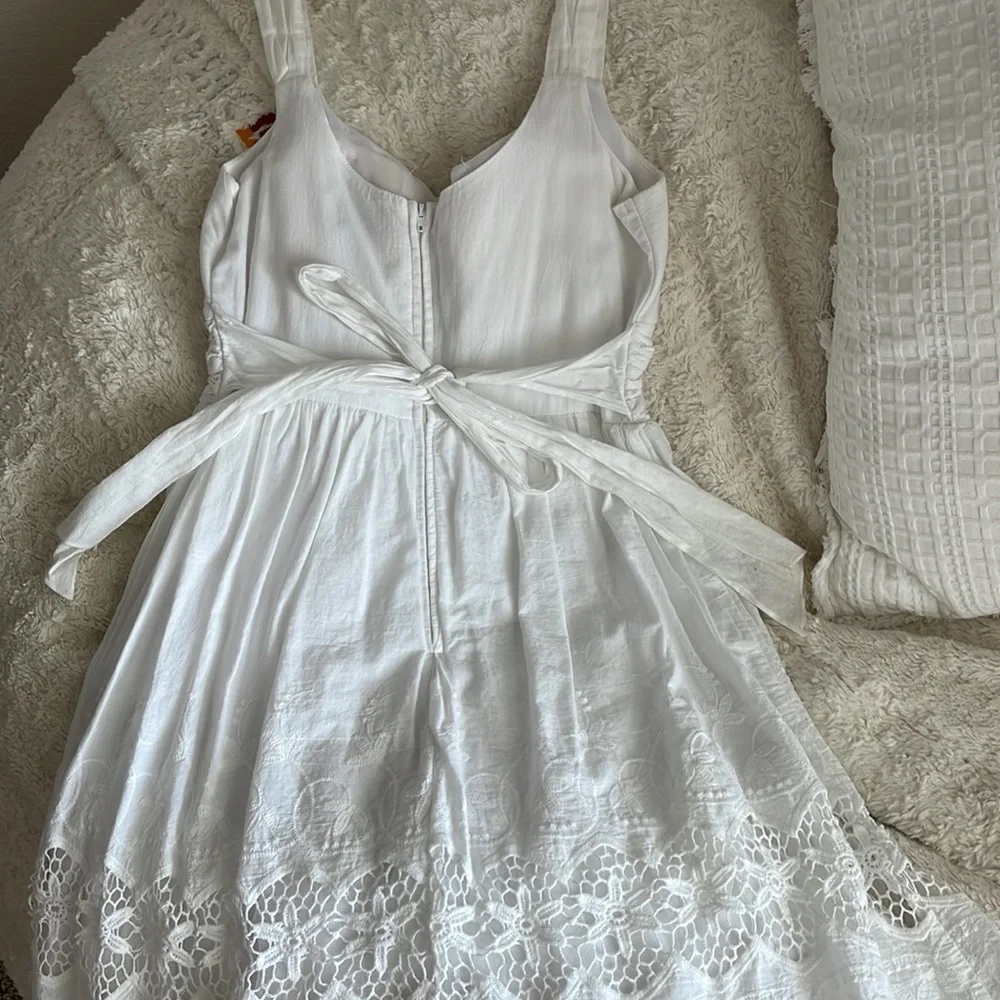 Dress size 9 but fits small - Picture 4 of 4